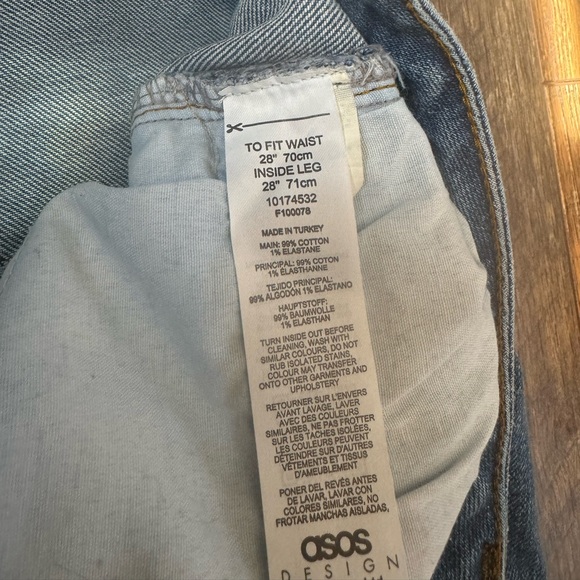 ASOS Design Petite Ripped Jeans - Picture 4 of 4